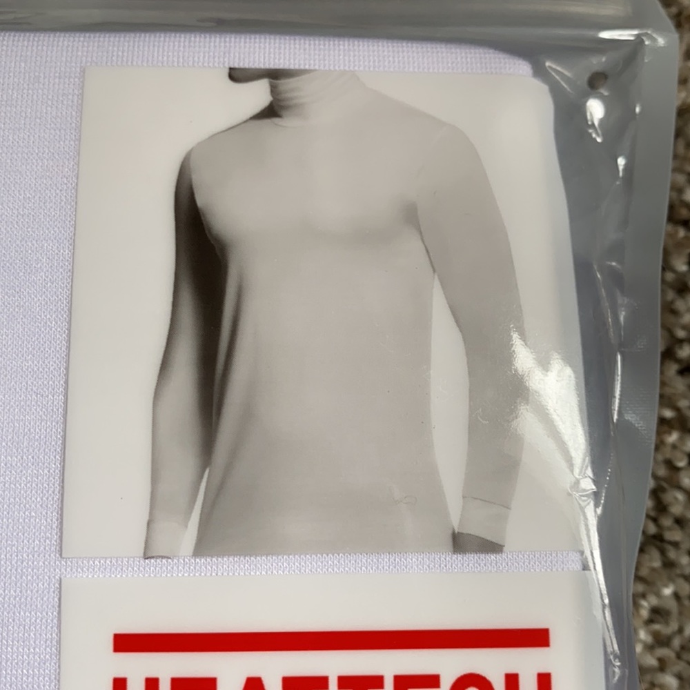 Uniqlo Men Heattech long sleeve turtleneck, White
